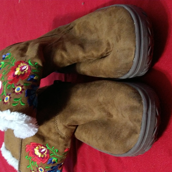 Roebuck and Co. Swede Embroidery Boot - Picture 7 of 8